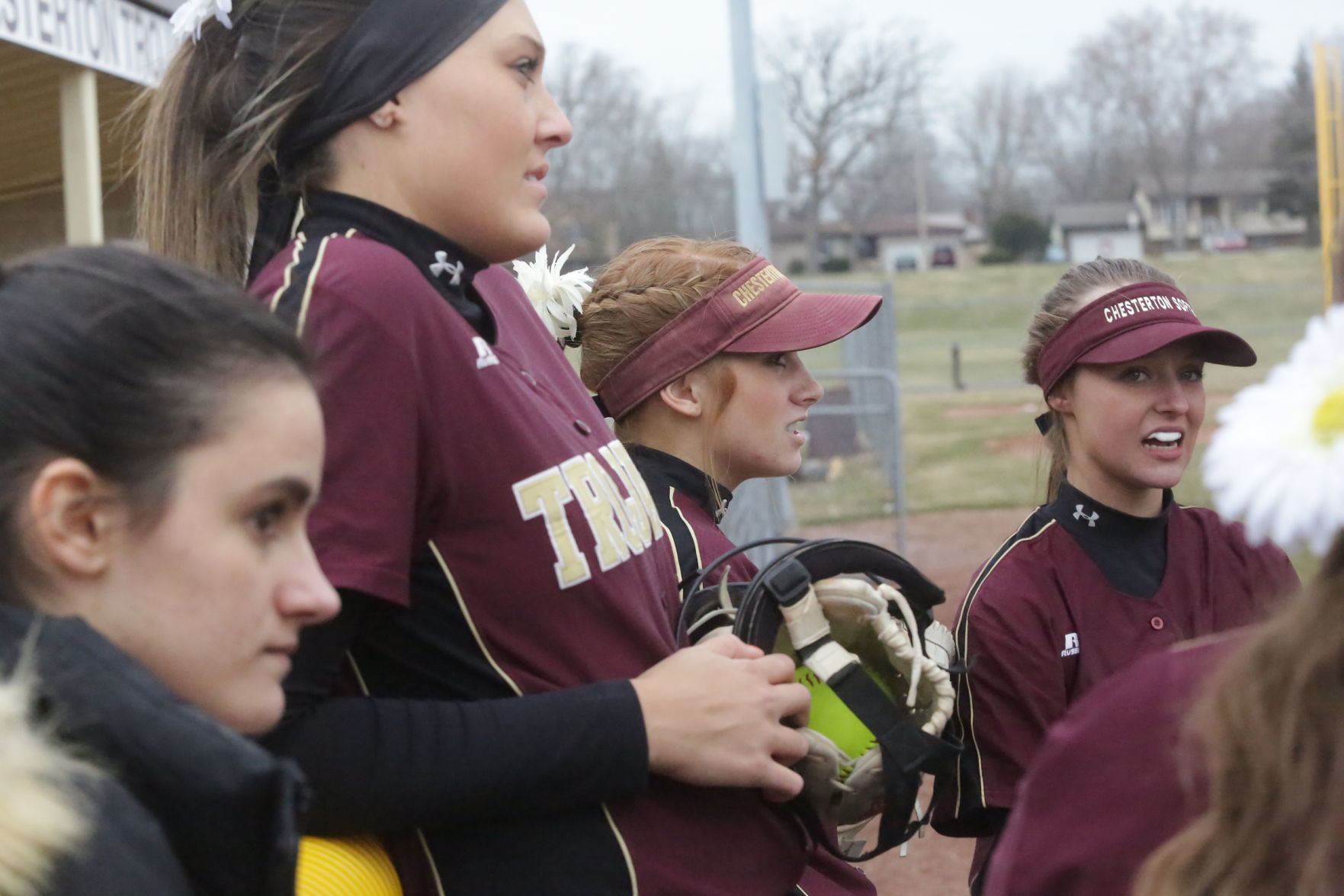 Gallery Bulldogs vs Trojans in softball